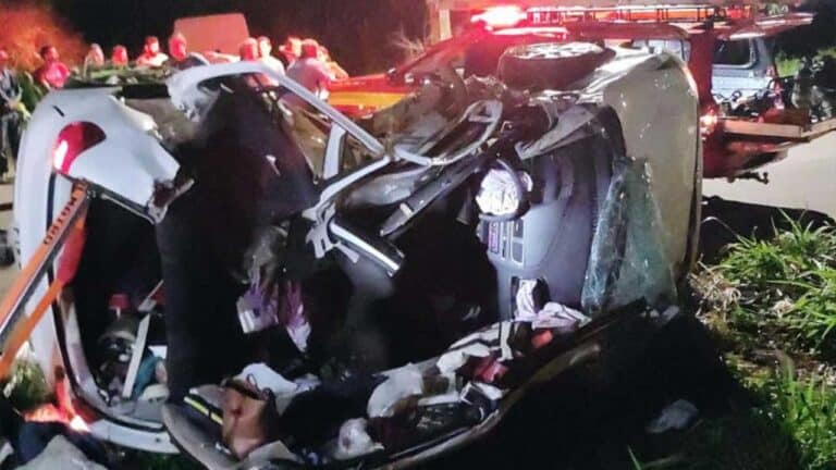 Homem morre ao lado da esposa e do filho em acidente com caminhão na BR-365