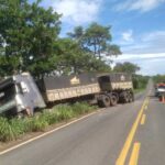 Polícia prende motorista embriagado que provocou acidente com carreta na MG-181 em Brasilândia de Minas