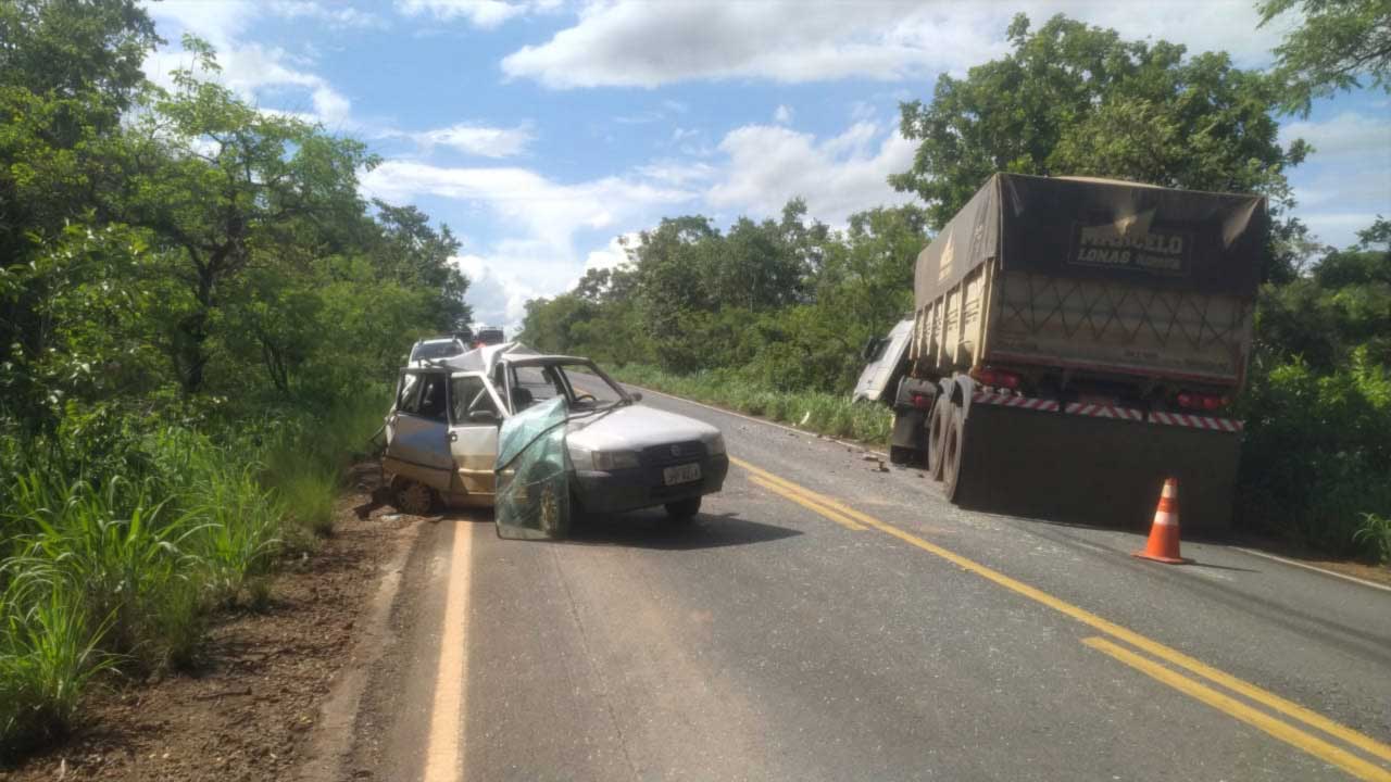 Polícia prende motorista embriagado que provocou acidente com carreta na MG-181 em Brasilândia de Minas
