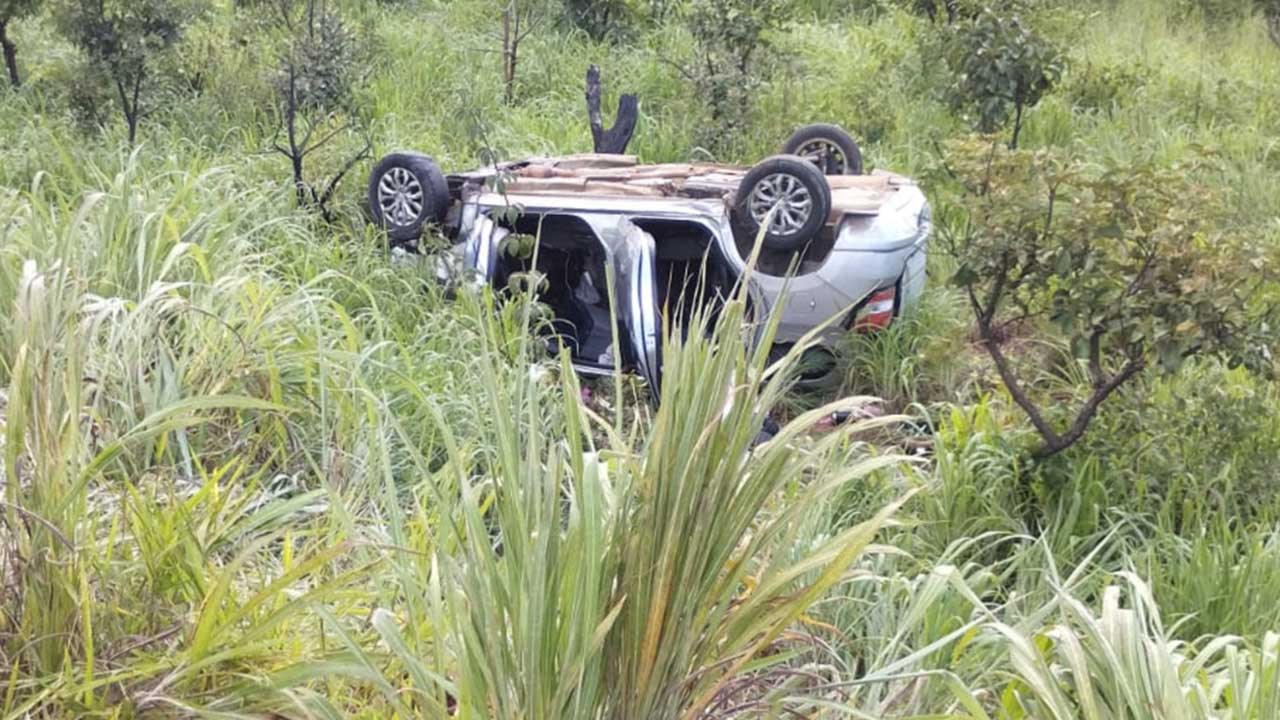 Capotamento deixa uma vítima fatal e vários feridos em acidente na BR-365, em São Gonçalo do Abaeté
