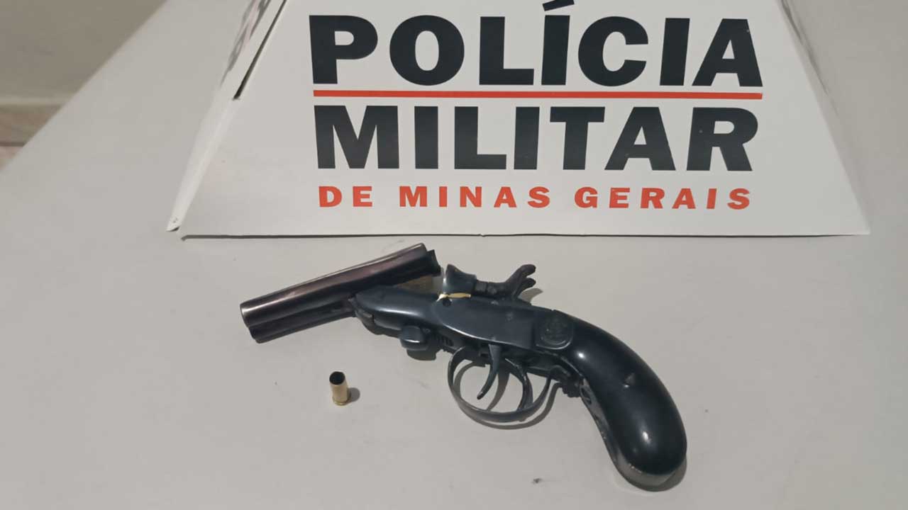 Denúncia de disparo de arma ao ar livre na zona rural leva a prisão de homem de 24 anos em João Pinheiro