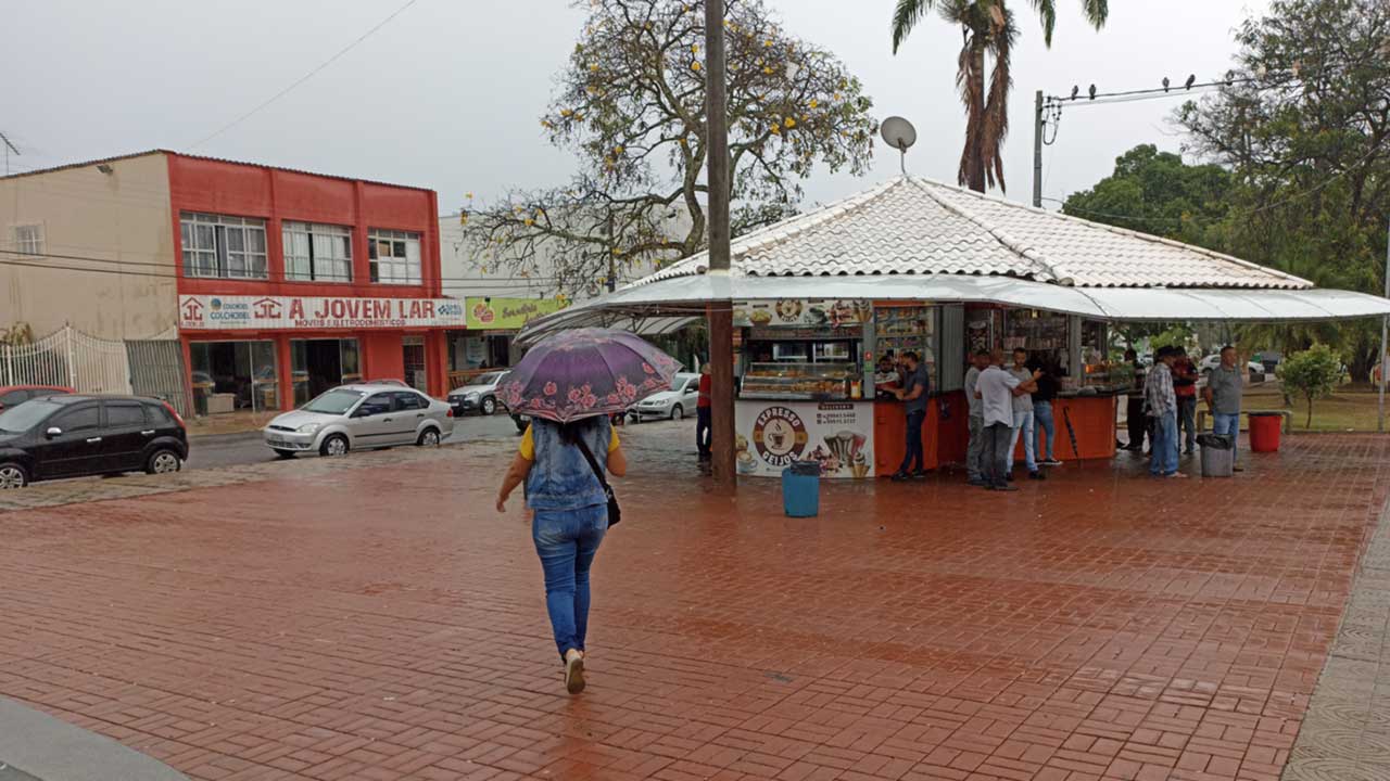 Março chega com chuva e muitas trovoadas em João Pinheiro; município está em alerta amarelo