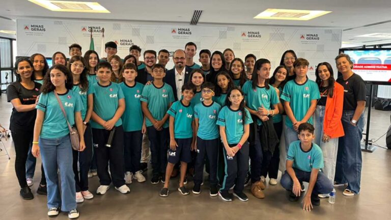 CDC leva alunos para conhecer sede do Poder Executivo e são recebidos pelo Vice-Governador do Estado em BH