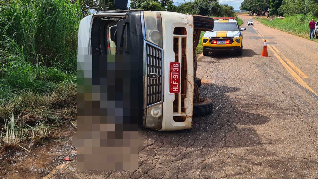 Motorista morre em acidente com micro-ônibus que transportava alunos da rede pública em Coromandel