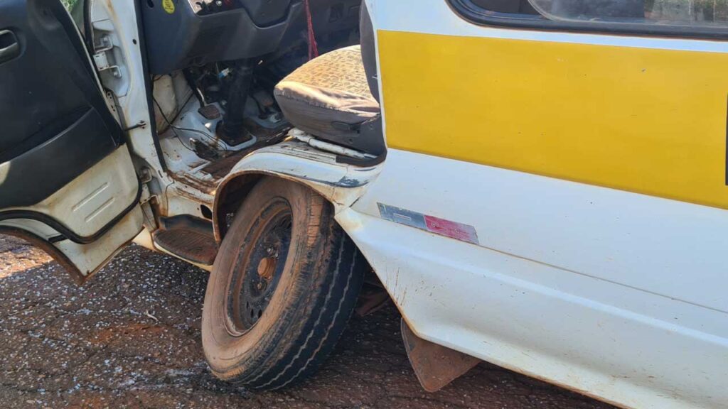 Motorista morre em acidente com micro-ônibus que transportava alunos da rede pública em Coromandel