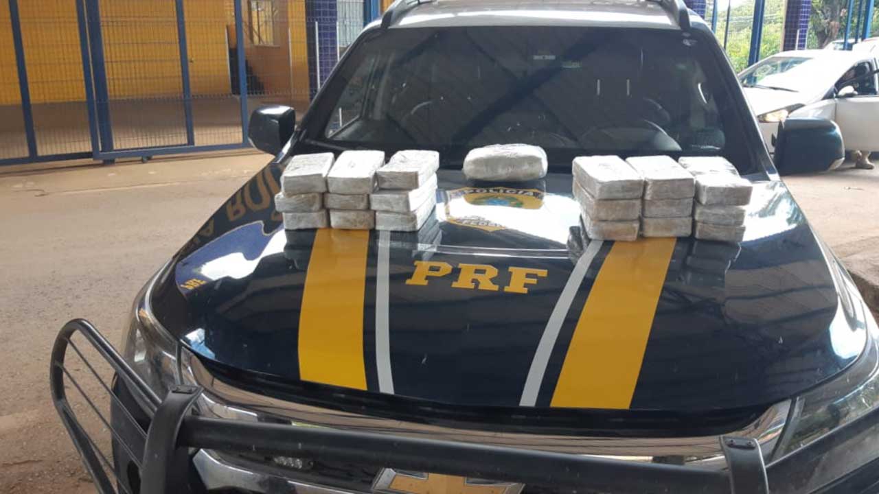 PRF apreende 18 KG pasta base de cocaína avaliada em mais de R$ 300 mil durante blitz em Paracatu