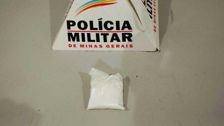 Polícia Militar prende indivíduo suspeito de tráfico em praça em Brasilândia de Minas