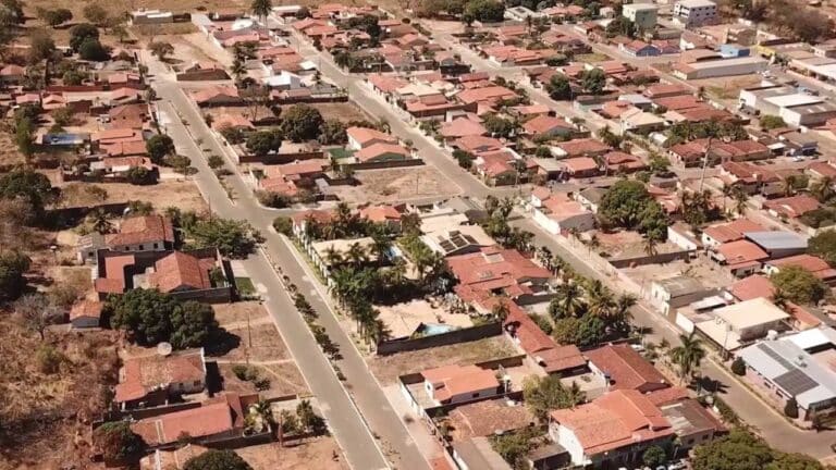Mãe descobre mensagens aliciadoras no celular da filha de 11 anos e homem é preso em Brasilândia de Minas