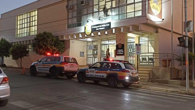 Mulher finge desmaio para se livrar de violência doméstica em João Pinheiro; agressor foi solto após pagar fiança