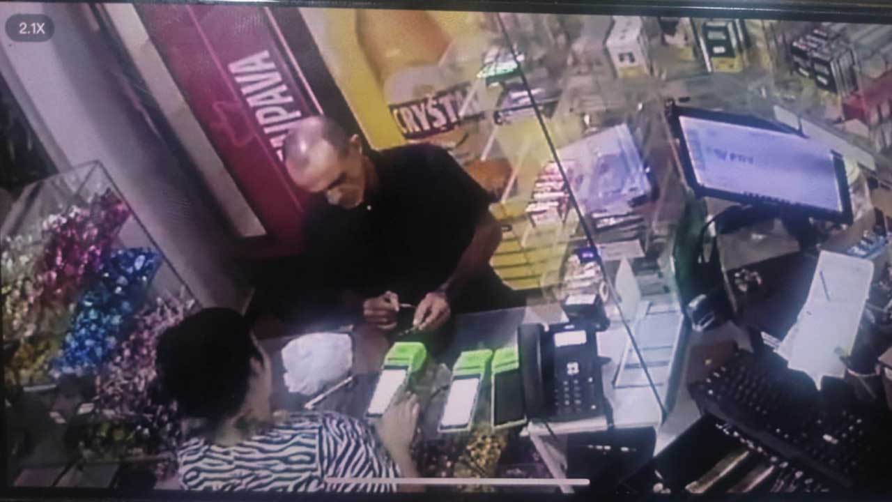 Na cara dura: cartão é recusado e cliente furta maços de cigarro de restaurante em Brasilândia de Minas