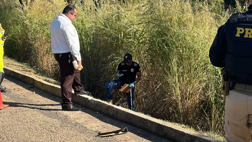 Mulher morre após ser atropelada e motorista foge sem prestar socorro na BR-040 em João Pinheiro
