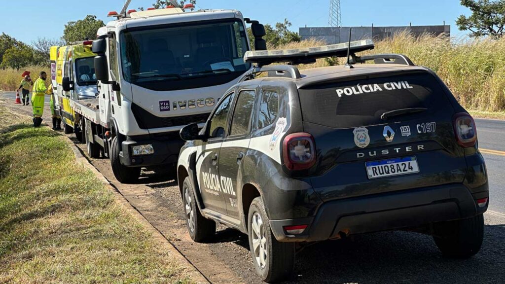 Mulher morre após ser atropelada e motorista foge sem prestar socorro na BR-040 em João Pinheiro