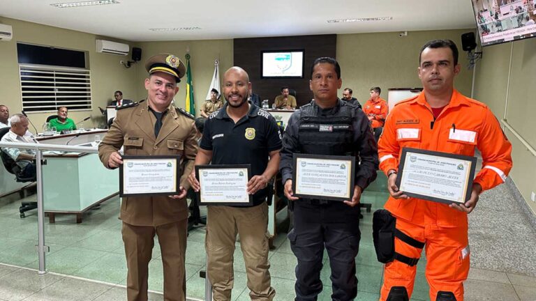 Câmara entrega comenda Guardião de Ouro para representantes das forças de segurança de João Pinheiro