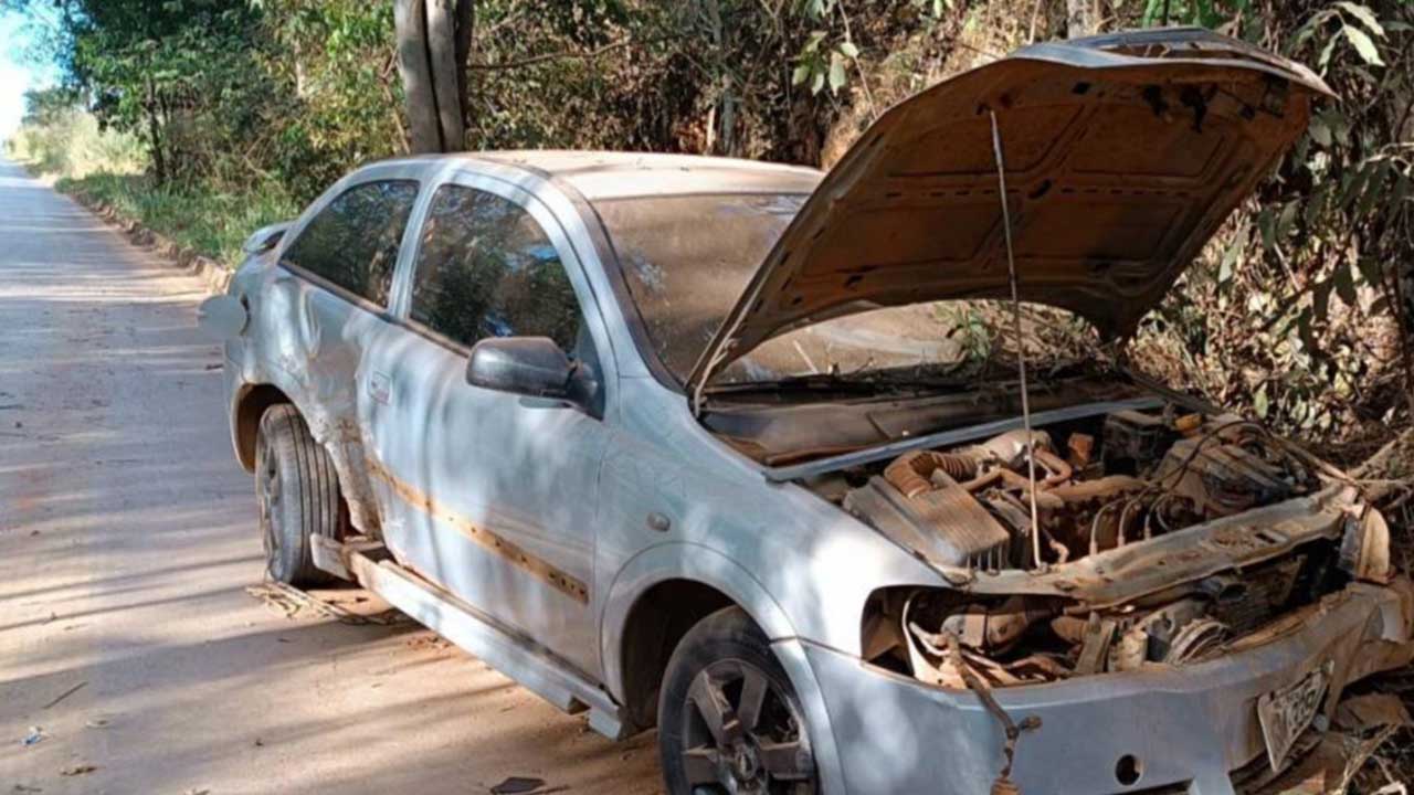 Motorista disse “ter perdido as contas de quantas cervejas bebeu” e acaba preso após bater veículo em árvores em Patos