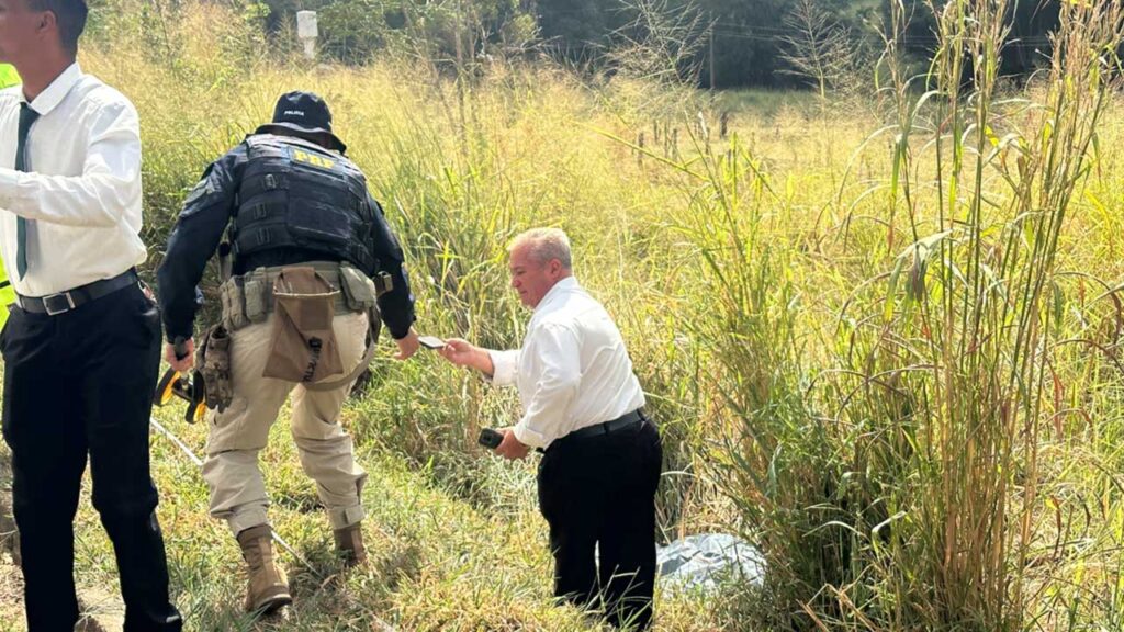 Motociclista morre após sair de pista e bater em placa de sinalização na BR-040 em João Pinheiro