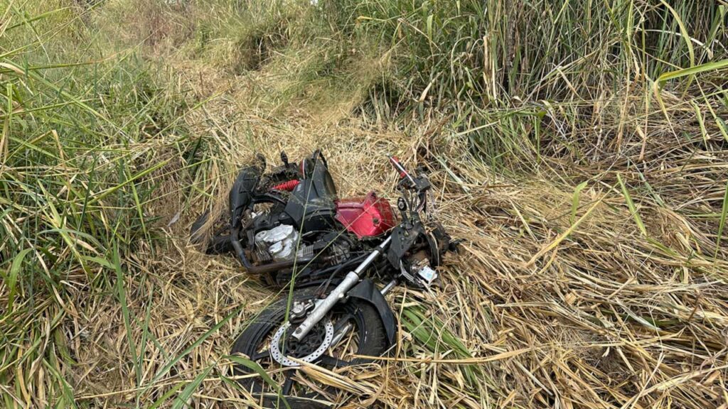 Motociclista morre após sair de pista e bater em placa de sinalização na BR-040 em João Pinheiro