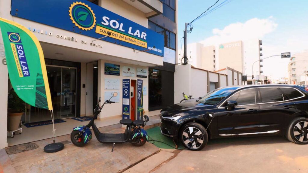 João Pinheiro ganha ponto de recarga rápida gratuita para veículos elétricos