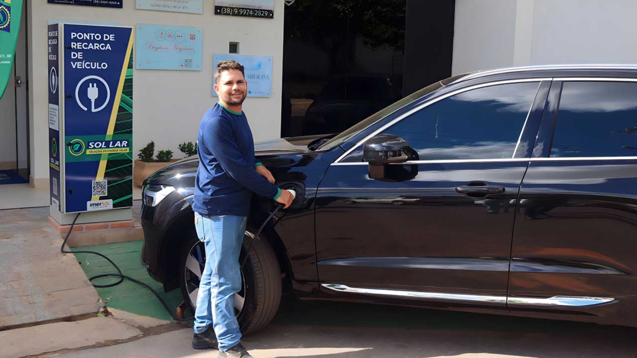 João Pinheiro ganha ponto de recarga rápida gratuita para veículos elétricos