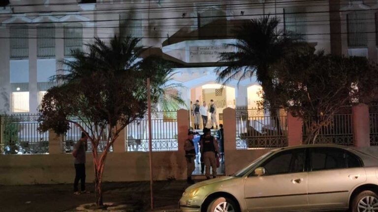 Ex-pastor tem que ser sedado após invadir escola em surto psicótico em Patos de Minas