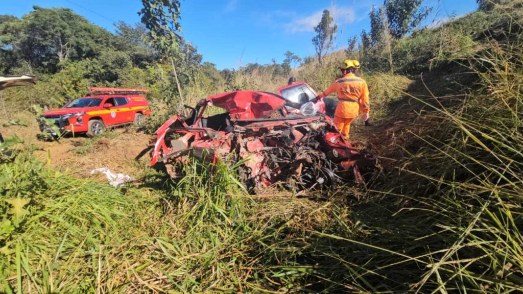 Ultrapassagem mal-sucedida deixa duas pessoas mortas e outras duas feridas na MG-354 em Presidente Olegário