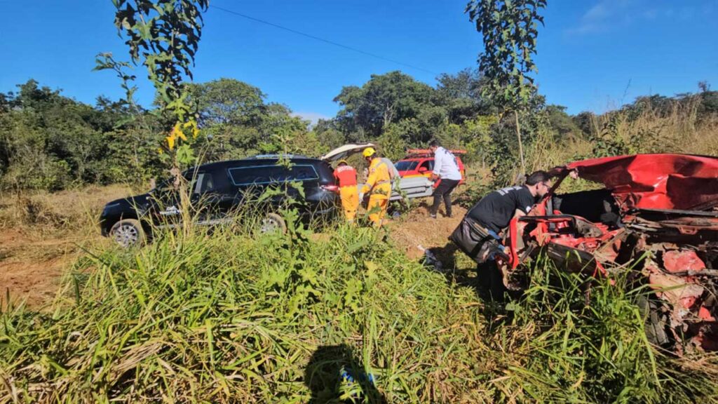 Ultrapassagem mal-sucedida deixa duas pessoas mortas e outras duas feridas na MG-354 em Presidente Olegário