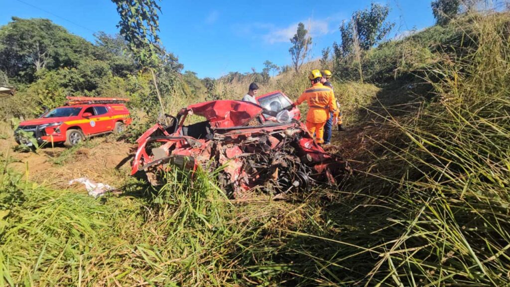 Ultrapassagem mal-sucedida deixa duas pessoas mortas e outras duas feridas na MG-354 em Presidente Olegário