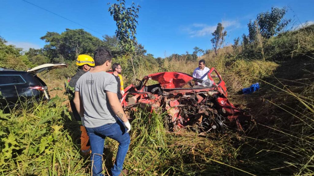 Ultrapassagem mal-sucedida deixa duas pessoas mortas e outras duas feridas na MG-354 em Presidente Olegário