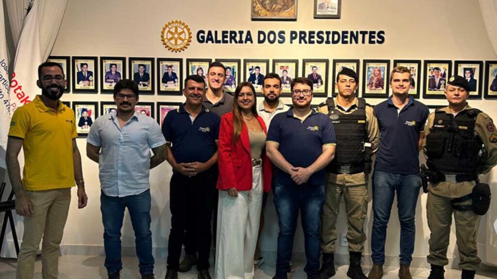 Polícia instala câmera de última geração na praça central com doação do Rotary Participação de João Pinheiro