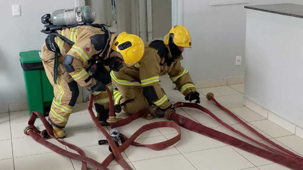 Simulação de evacuação da UPA de João Pinheiro chama atenção de moradores