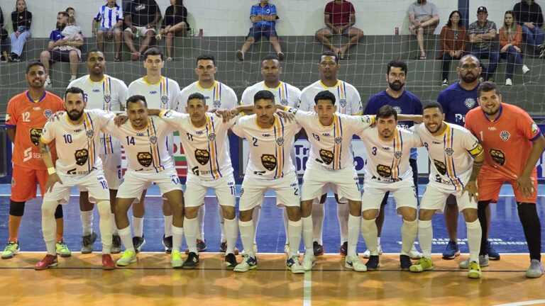 Seleção Pinheirense de Futsal bate Patos de Minas em jogão pela Taça Amapar Sicoob em João Pinheiro