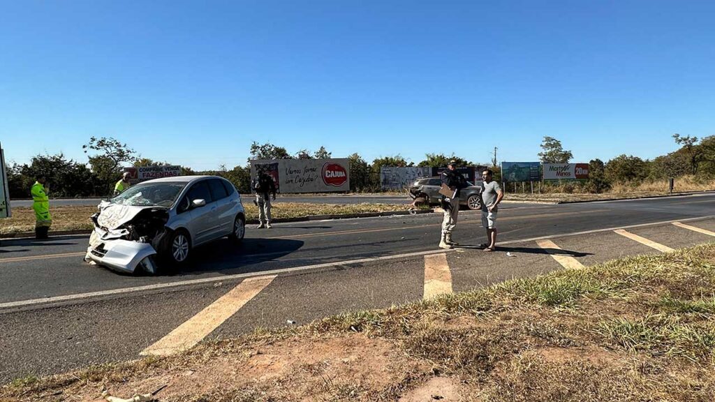 Motorista avança trevo da MG-410 com a BR-040 e causa acidente em Lagoa Grande