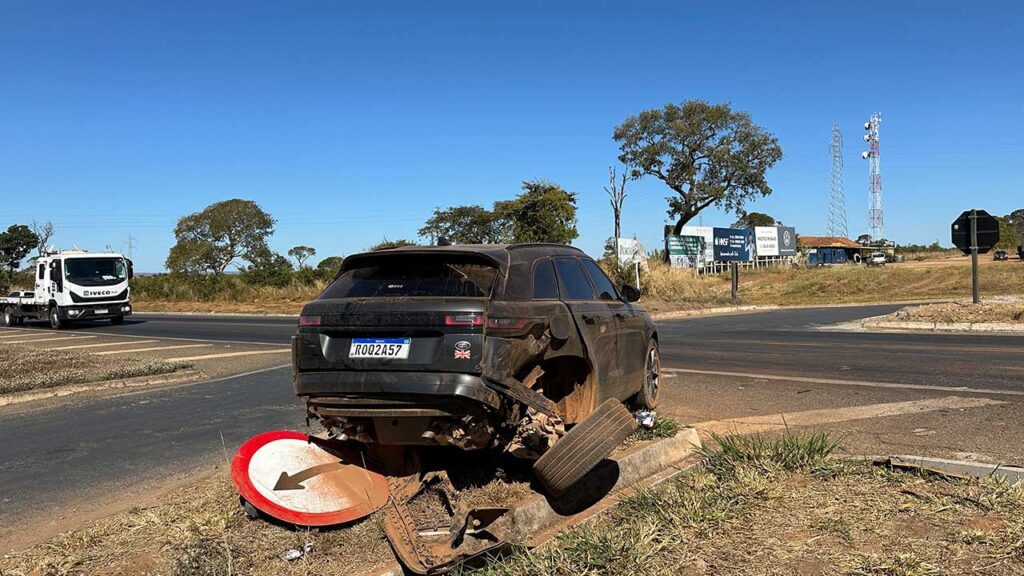 Motorista avança trevo da MG-410 com a BR-040 e causa acidente em Lagoa Grande