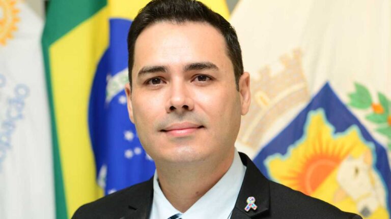 Alexandre Dornelas é empossado como presidente do Rotary Participação de João Pinheiro