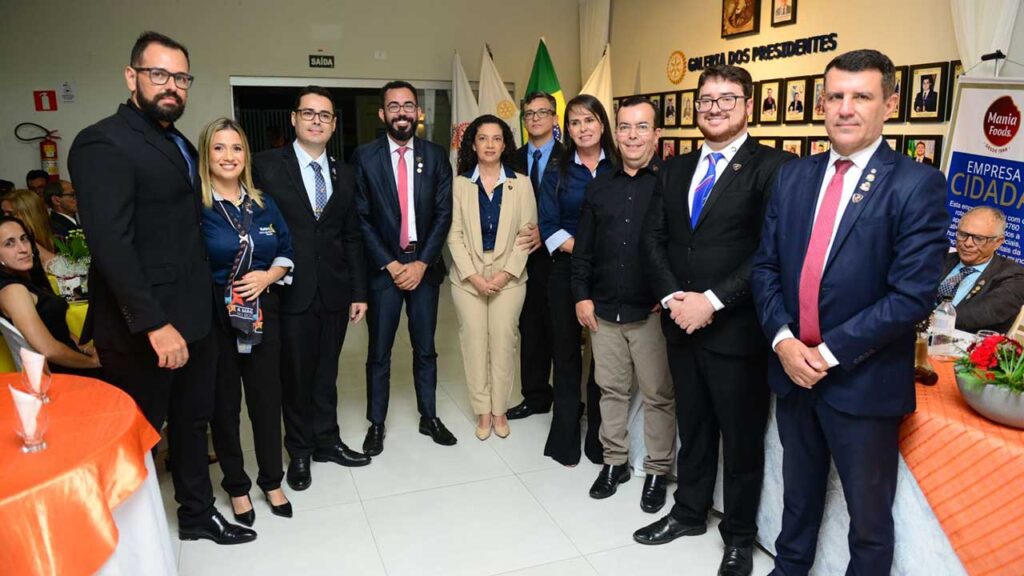 Alexandre Dornelas é empossado como presidente do Rotary Participação de João Pinheiro