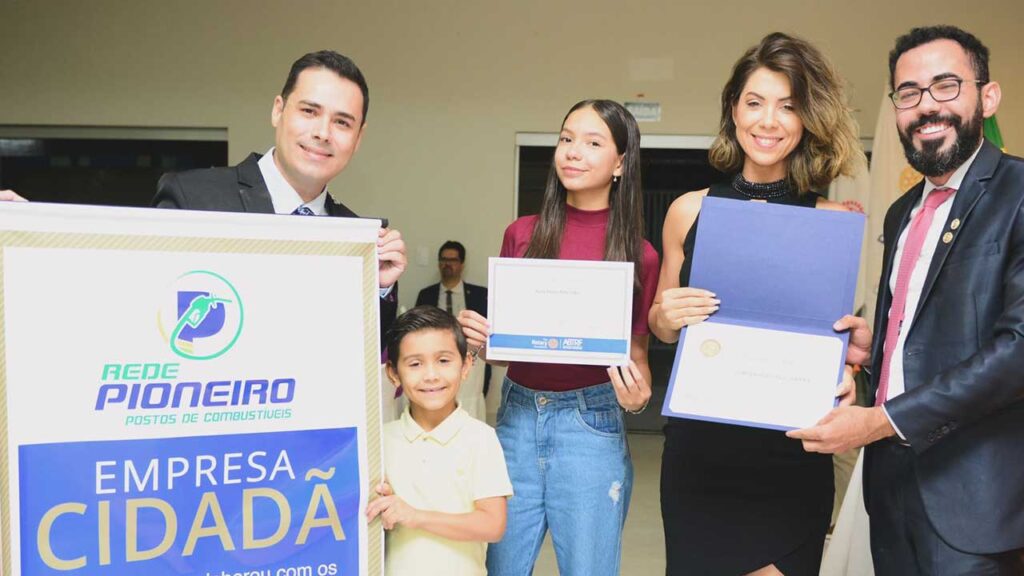 Alexandre Dornelas é empossado como presidente do Rotary Participação de João Pinheiro