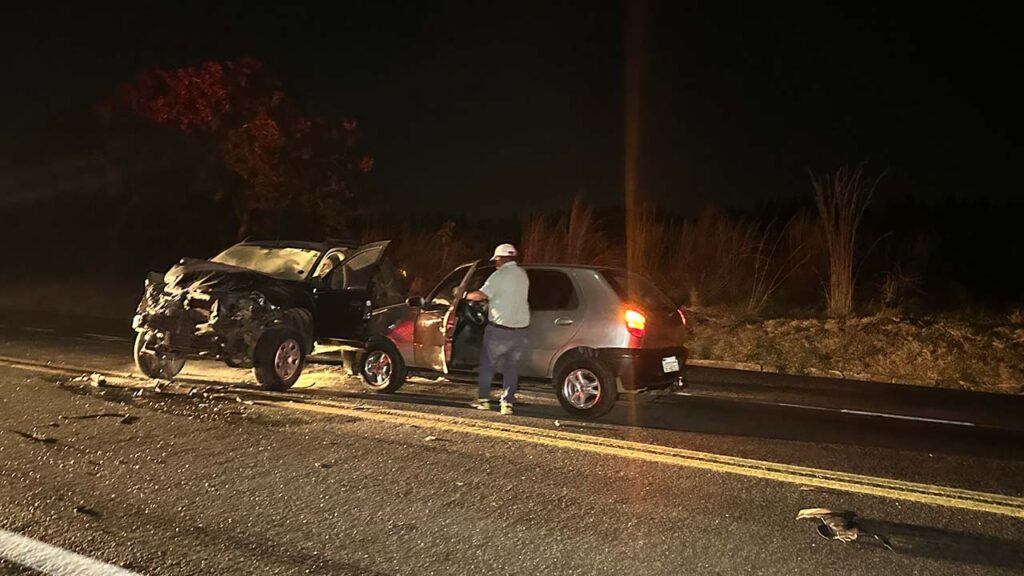 Pinheirense fica presa às ferragens e morre na hora em gravíssimo acidente na BR-040, em João Pinheiro