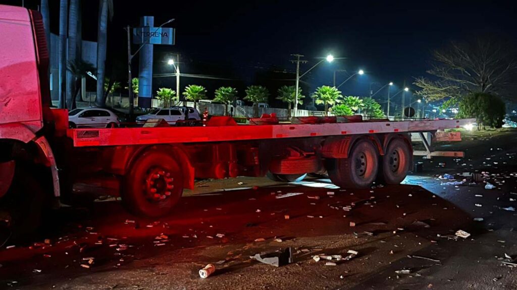 Jovem morre em acidente grave na BR-365 em Patos de Minas ao colidir com caminhão guincho de João Pinheiro