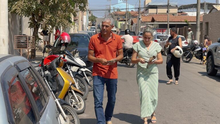 Mário Luiz chega à Escola Orlinda Saraiva para votar e fala sobre suas expectativas para as eleições em João Pinheiro