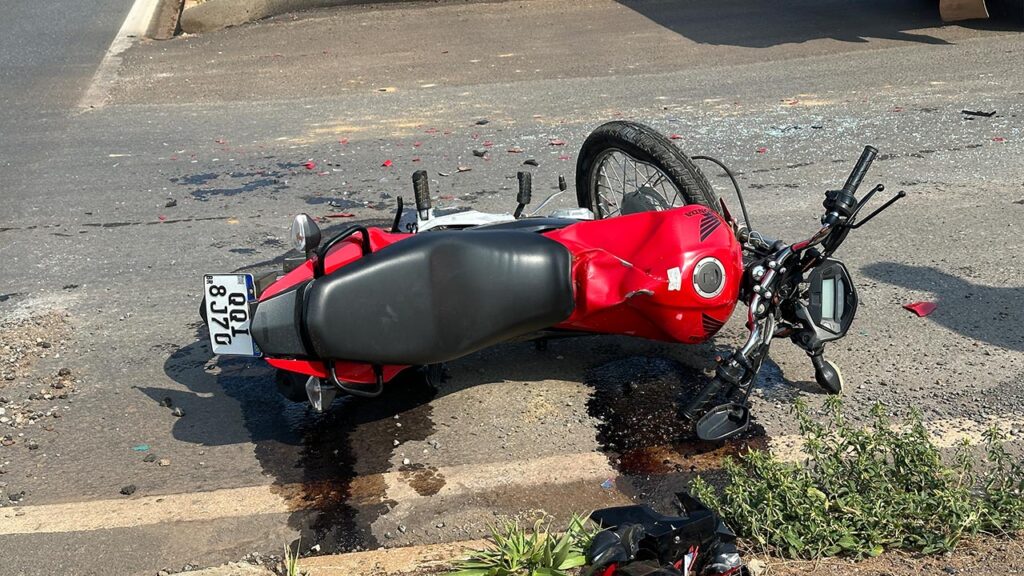 Motociclista fica ferido em colisão com caminhonete no trevo da BR-040 com a MG-181 em João Pinheiro