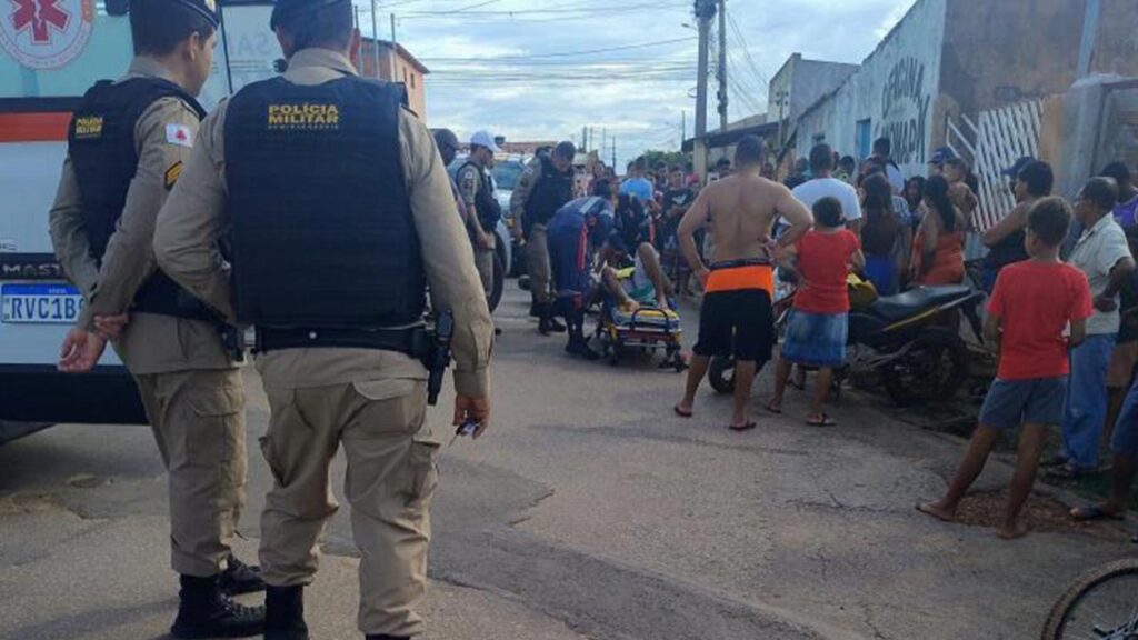 Motociclista embriagado fura blitz e colide com viatura durante fuga em João Pinheiro