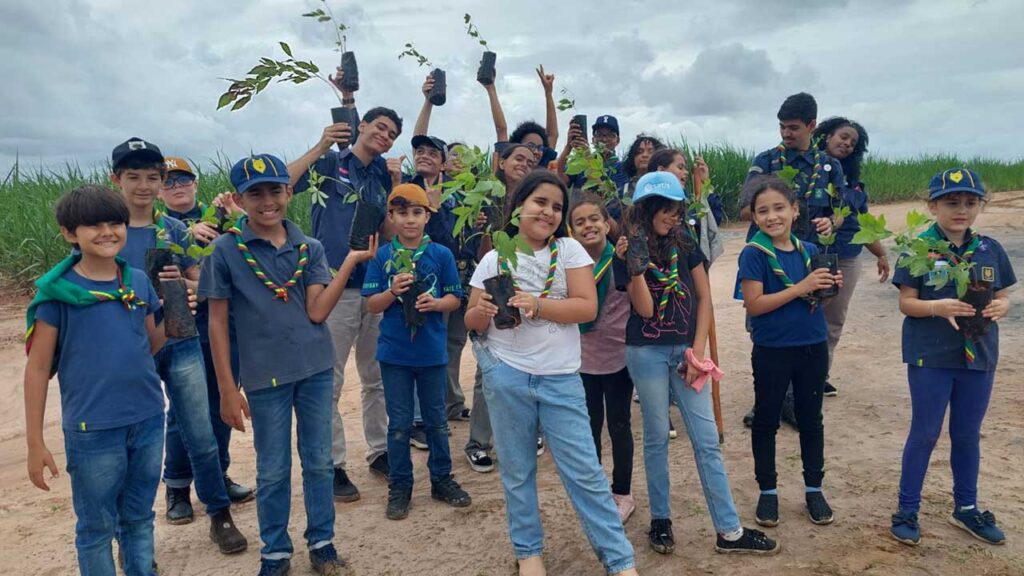 Grupo Escoteiro Ipê de João Pinheiro visita Destilaria Veredas em dia de aprendizado e integração