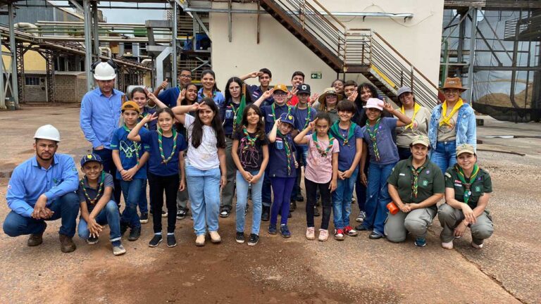 Grupo Escoteiro Ipê de João Pinheiro visita Destilaria Veredas em dia de aprendizado e integração