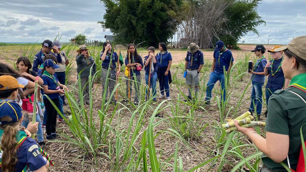 Grupo Escoteiro Ipê de João Pinheiro visita Destilaria Veredas em dia de aprendizado e integração