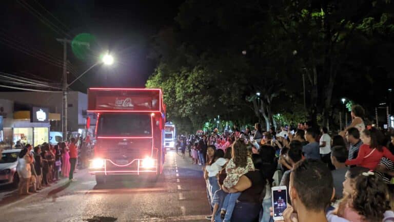 Caravana da Coca-Cola retorna a João Pinheiro nesta sexta (29) com Papai Noel e Mamãe Noel