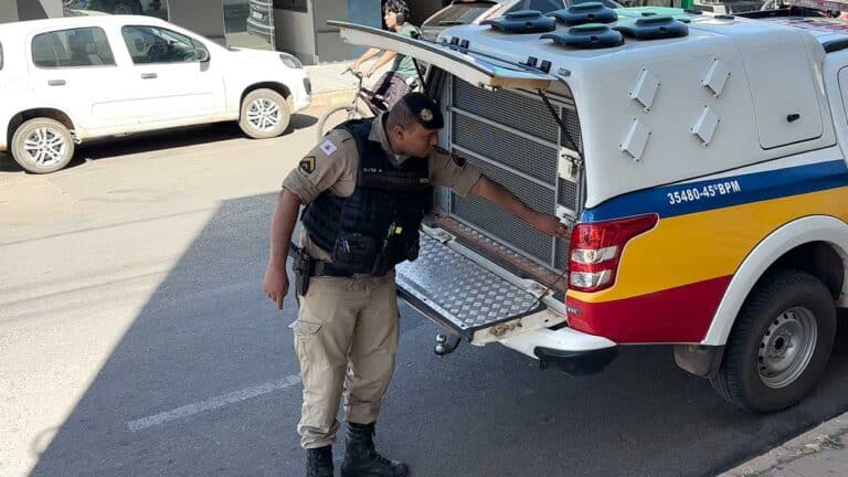 Homem é preso pela segunda vez por violência doméstica contra a namorada de 20 anos em João Pinheiro