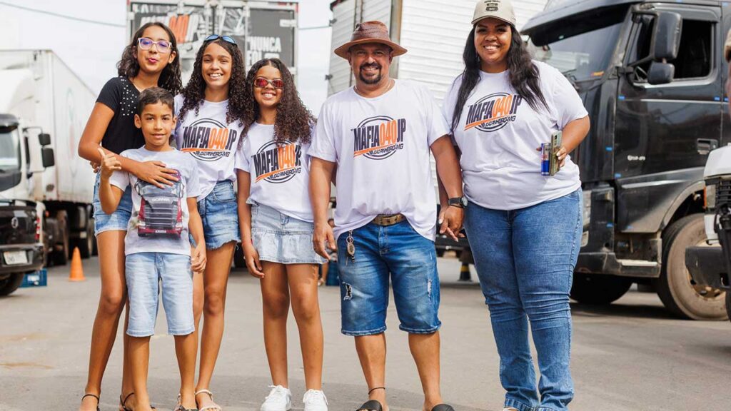 Máfia 040 faz Natal Solidário e reúne centenas de crianças em dia de lazer em João Pinheiro