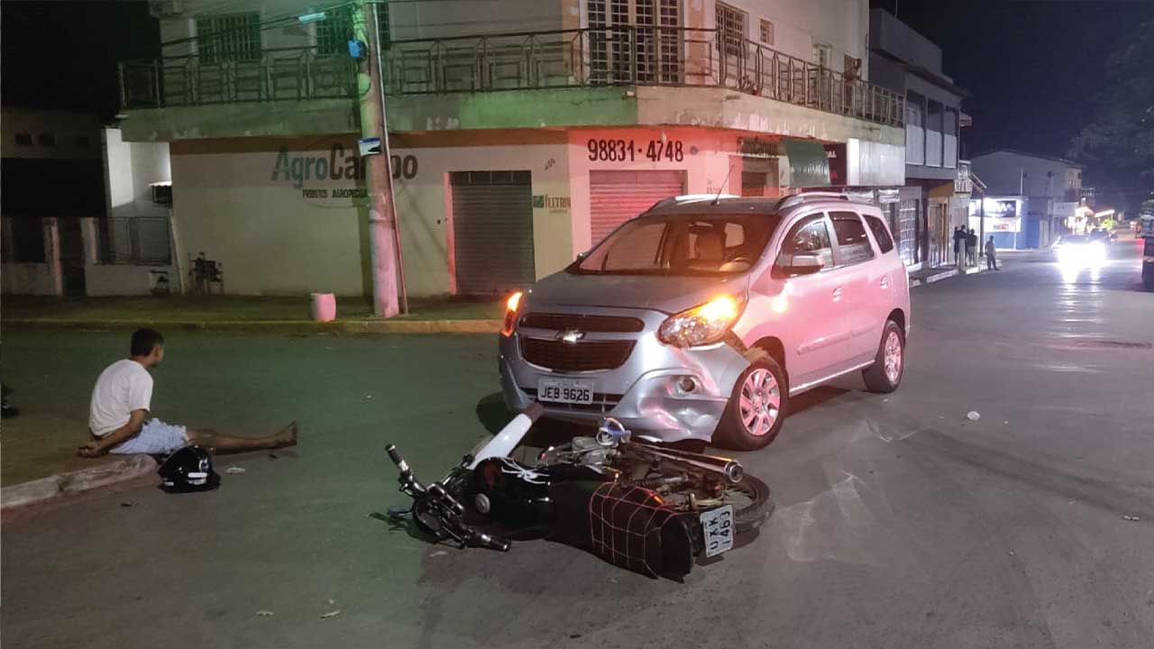 Jovem motociclista bate de frente com carro ao tentar fugir da Polícia em Brasilândia de Minas