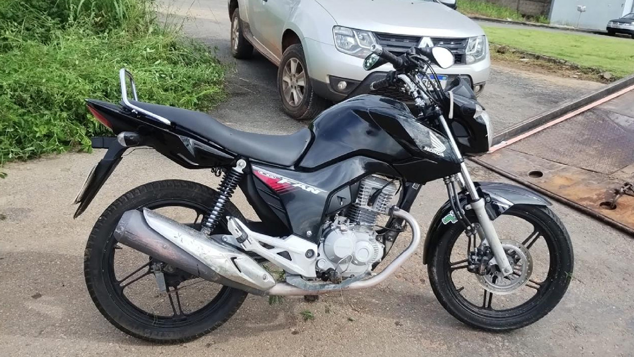 Mãe é presa por entregar motocicleta para filho de 15 anos em João Pinheiro; menor se envolveu em acidente