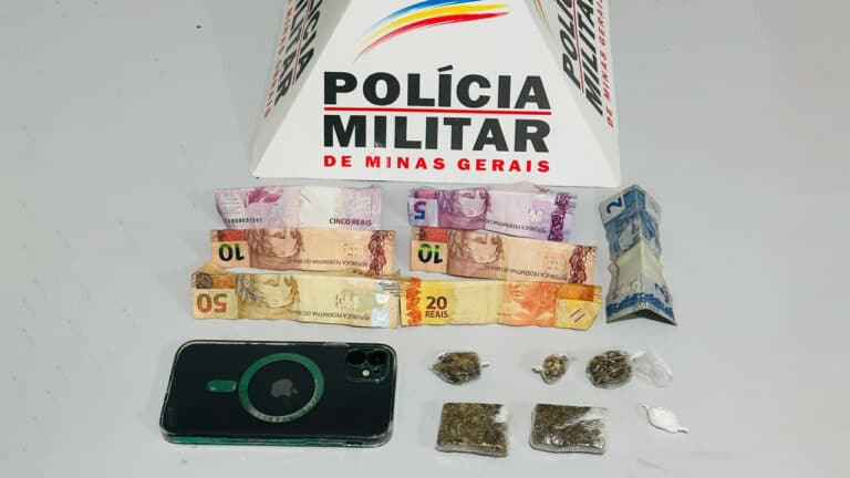 Polícia Militar apreende maconha, cocaína e dinheiro em casa de suspeito de tráfico em João Pinheiro
