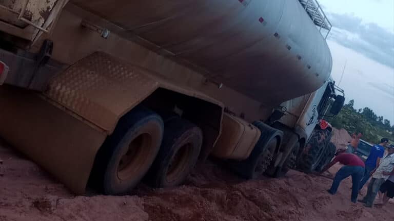 Moradores do Assentamento Vista Alegre cobram melhorias em estradas e temem que alunos fiquem sem ir à escola